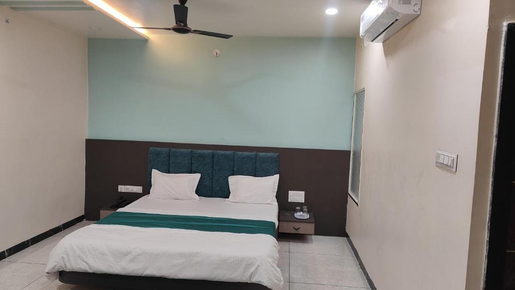 Yashomati Hotel