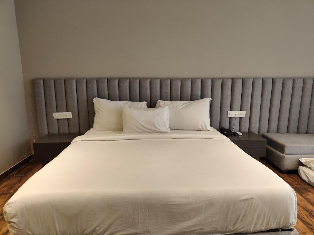 The Democracy Hotel & Resorts