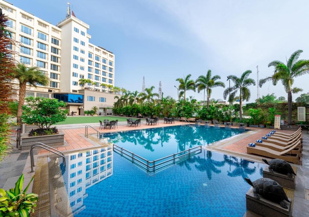 Express Inn The Business Luxury Hotel