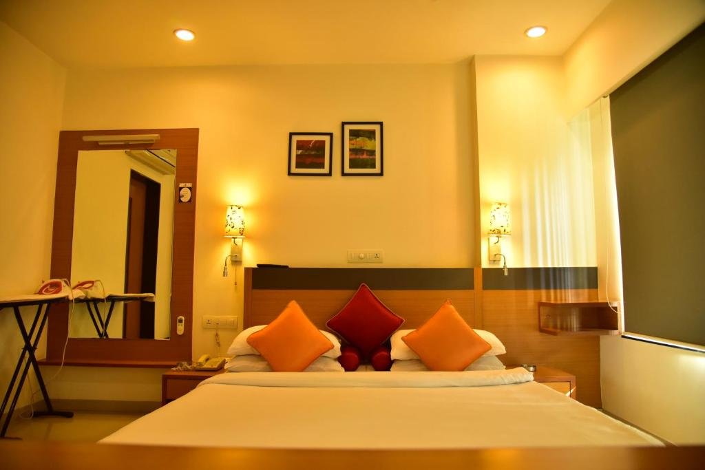 Hi 5 Hotel & Experience