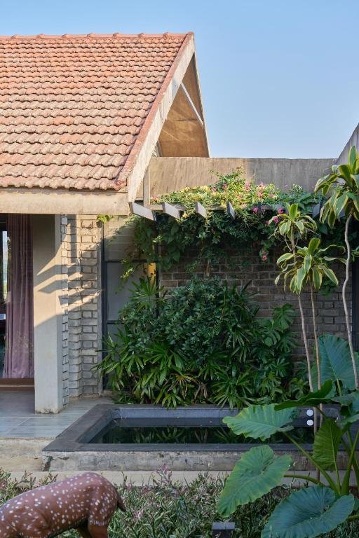 SaffronStays Ashfield - 5BHK Eco-Farmhouse with Pools, Jacuzzi, Lawn & Games Room