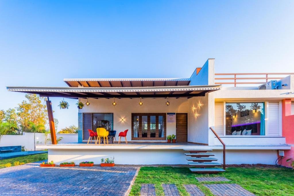 SaffronStays Blue Jasmine - twin 2BR pet-friendly villas with plunge pool, gardens & birdwatching near Sula Vineyard