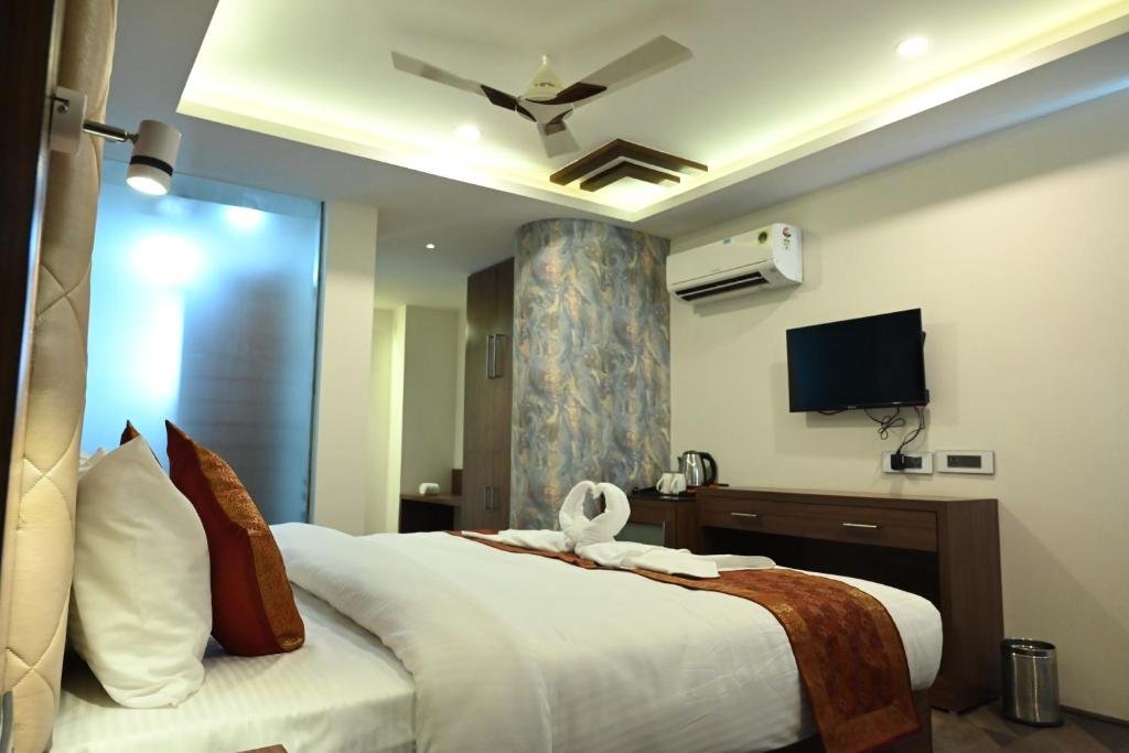 THE TRIUMPH Hotel